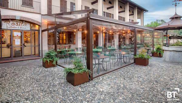 Commercial pergola for hospitality